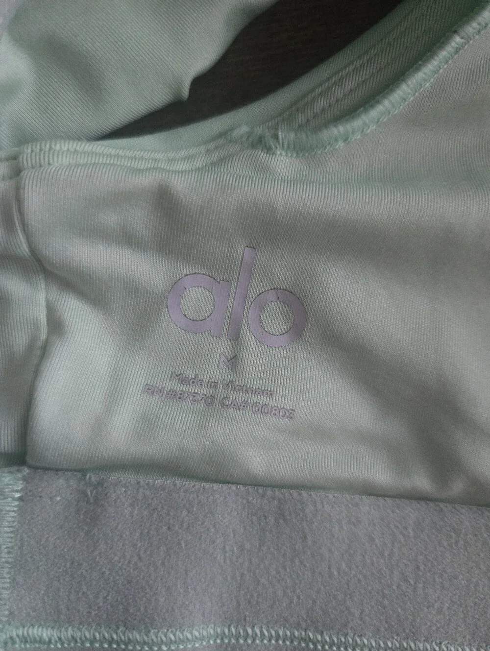 Alo Yoga Airlift Advantage Racerback Sports Bra in Ultramint sz MEDIUM